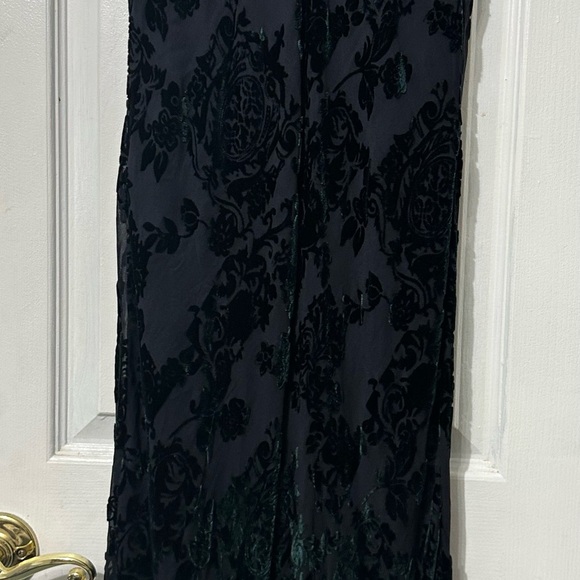 Tahari dress black and green velvet size unknown fits small - Picture 8 of 11